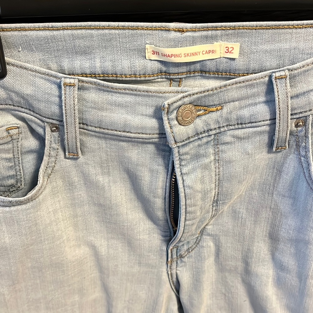 Levi 311 shaping skinny capri size 32